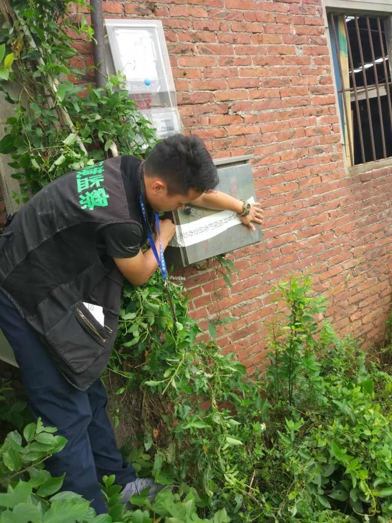 違法企業(yè)被貼封條關(guān)停 違法企業(yè)被貼封條關(guān)停