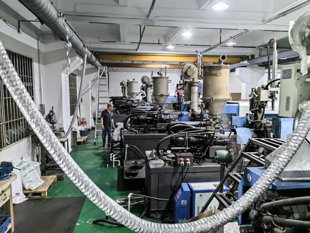 廢氣收集管道破損移位 廢氣收集管道破損移位